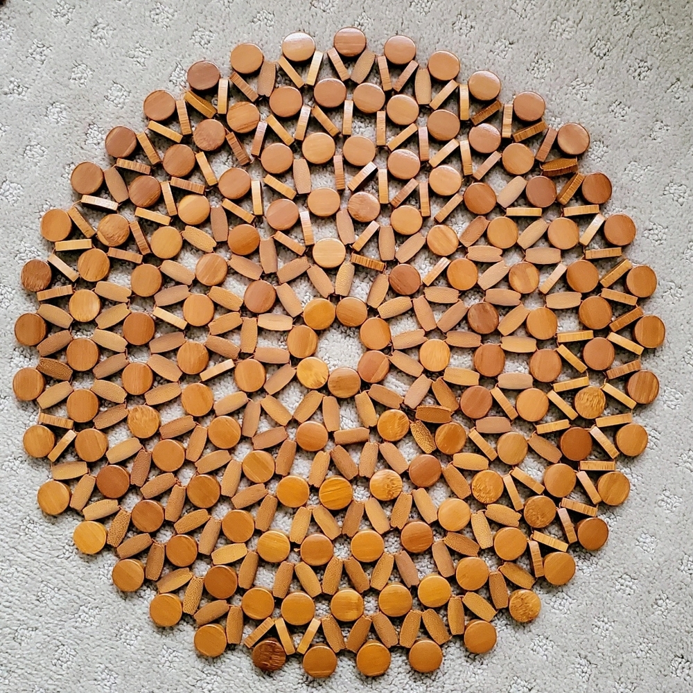 Set Of 6 Round Flexible Wooden Placemats/Trivets with Geometric Design 14"